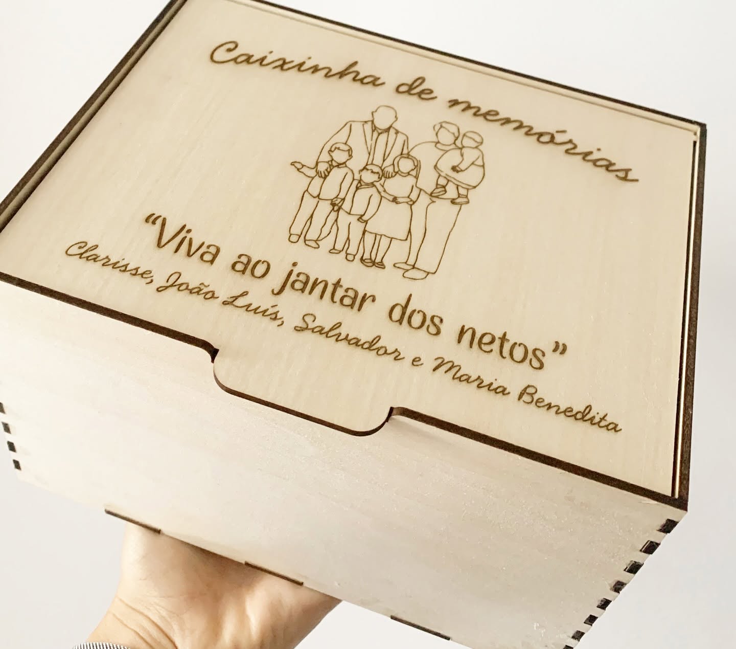 Caixa de memórias personalizada em madeira